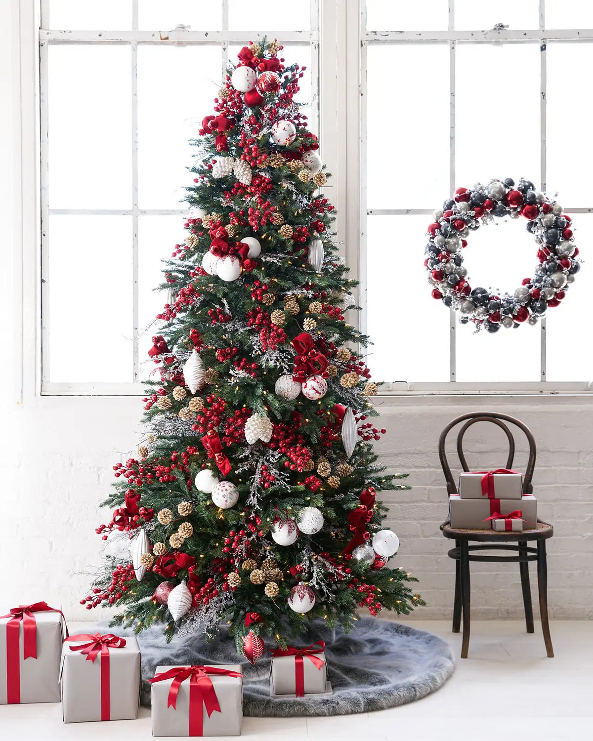 Kit 25 Enfeites para Árvore de Natal Vermelho, Branco e Prata – Coleção Inverno Clássico — 3