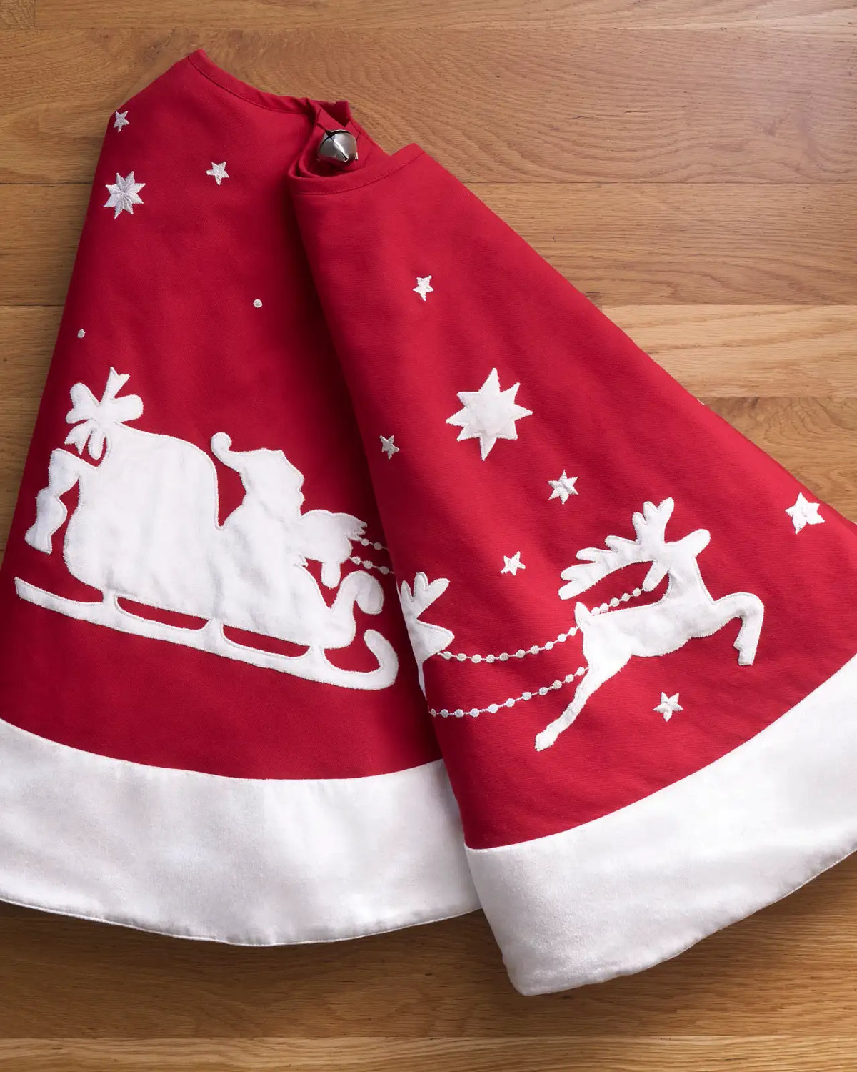 Saia para Árvore de Natal em Veludo Vermelho com Aplicação de Pai Natal — 3