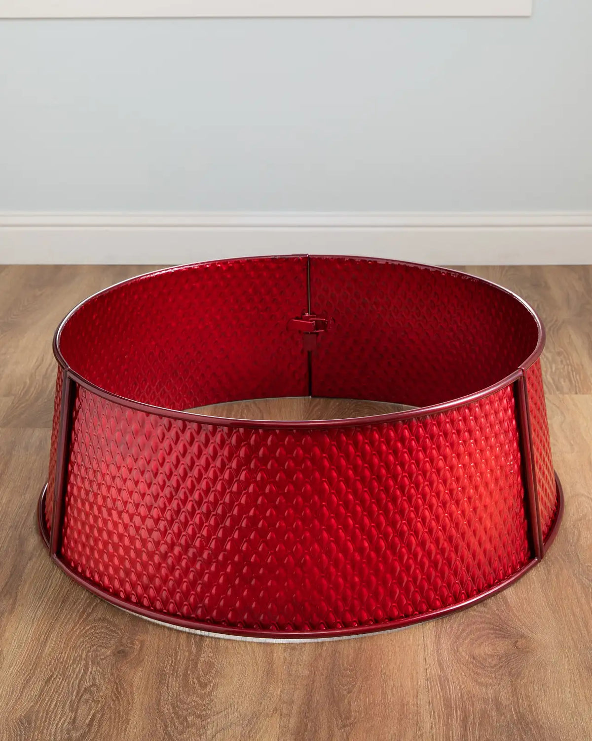 Saia Rígida para Árvore de Natal em Metal Vermelho Texturizado — 4