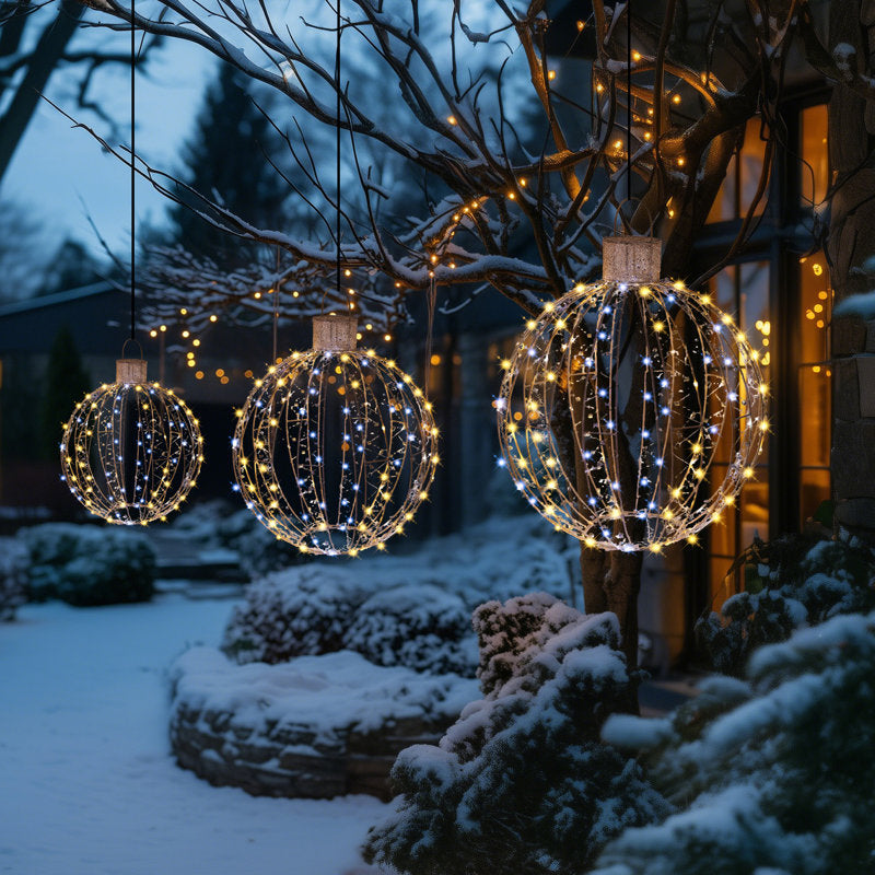 Bolas Natalinas Suspensas com LED – Kit com 3 Tamanhos